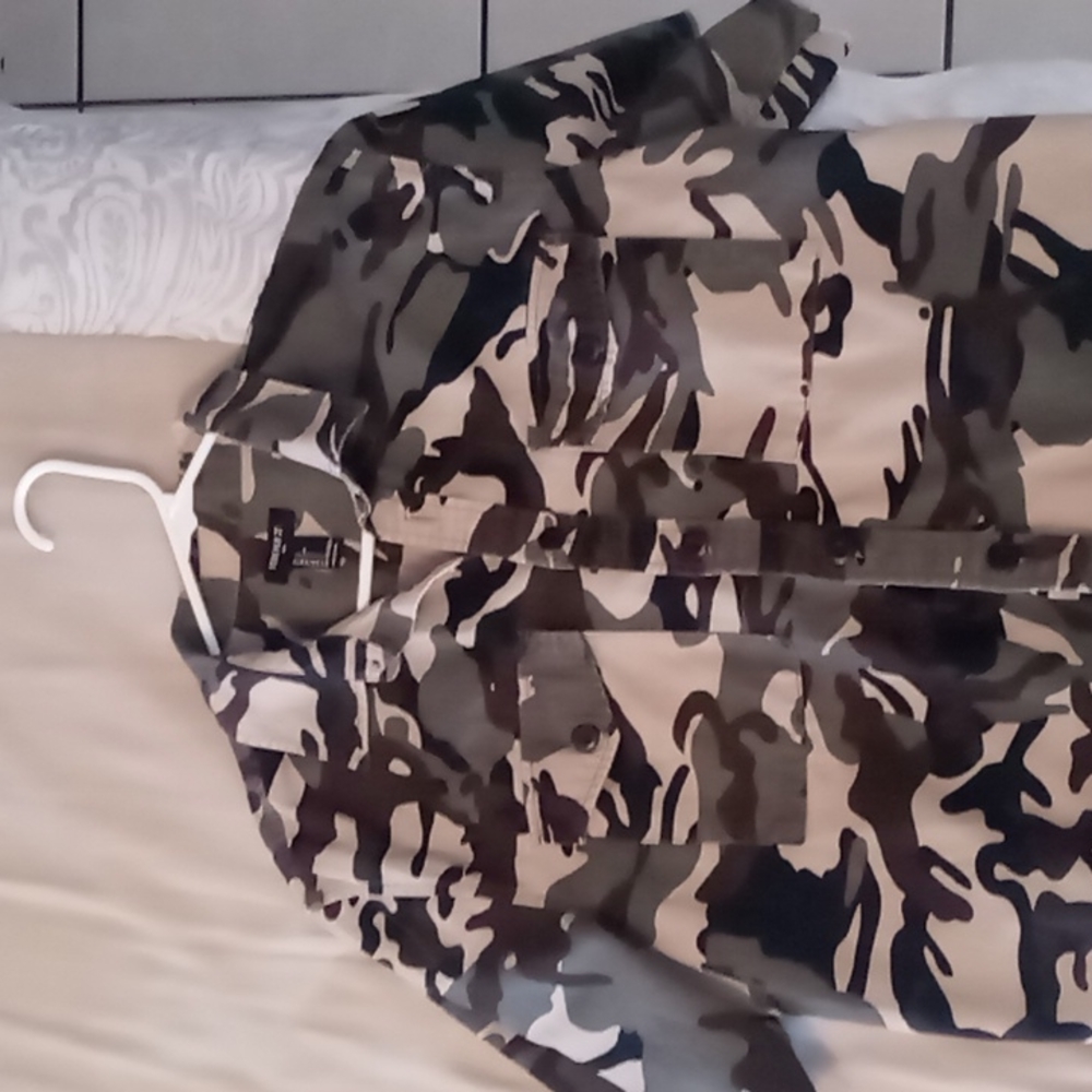 Army camo shirt size L